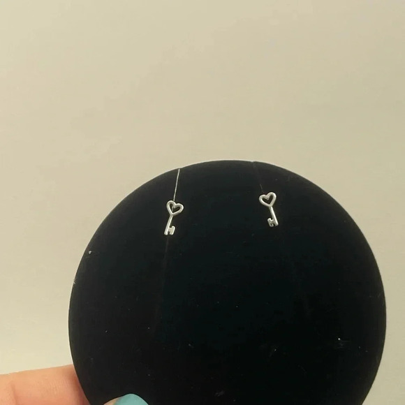 925 Sterling Silver Heart Key Earrings - Picture 7 of 8